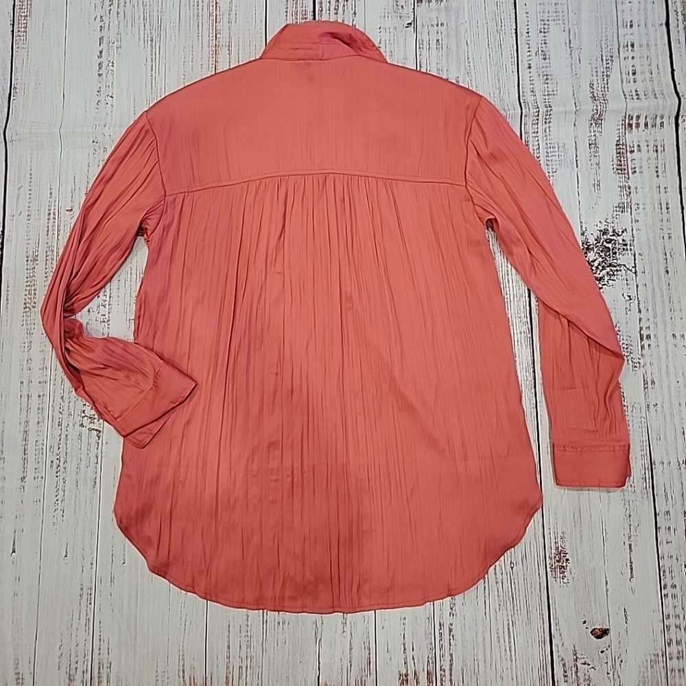 By Anthropologie Relaxed Buttondown Shirt in Rose - Picture 7 of 7